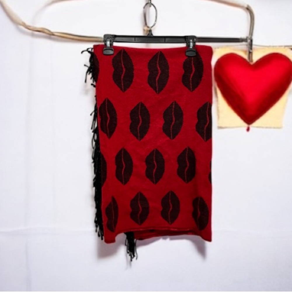 Victoria’s Secret lip scarf wrap 50 x 60 valentines